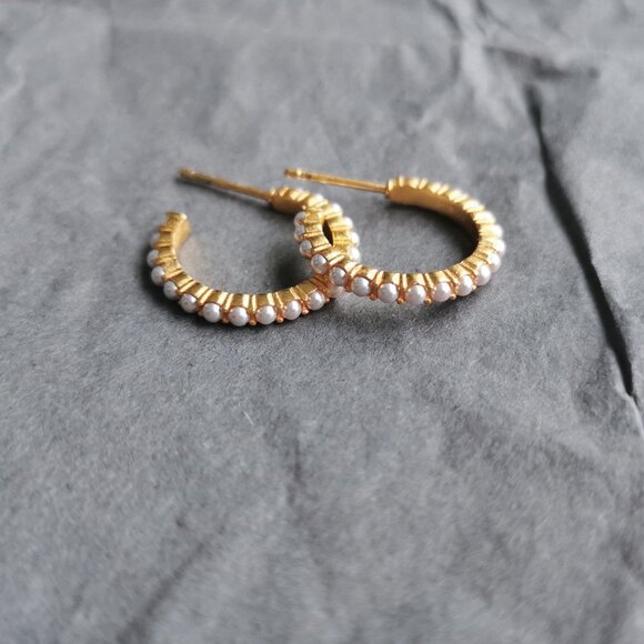 Julie Vos Juliet Gold Pearl Small Hoop Earrings fashion - Picture 1 of 3